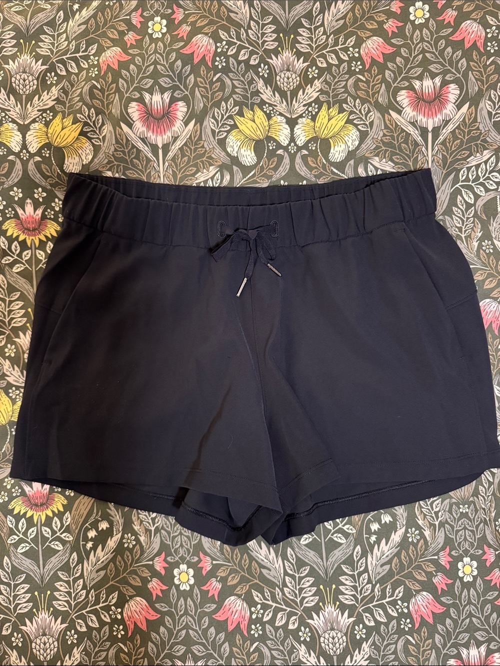 lululemon On The Fly Woven Short 2.5”